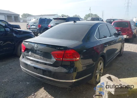 2015 Volkswagen Passat 1.8T Sel Premium z USA, uszkodzony, nr VIN 1VWCT7A37FC066376